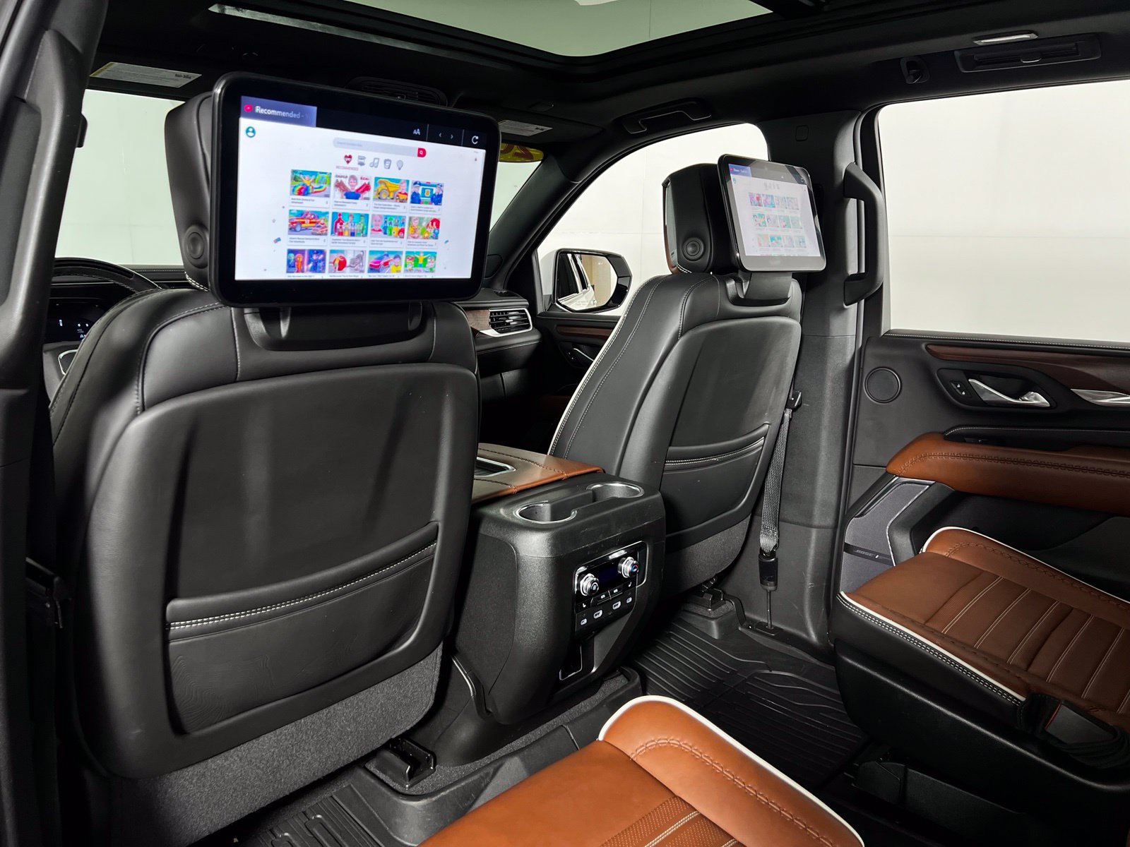 Used 2024 GMC Yukon Denali Ultimate AWD/4WD image 25