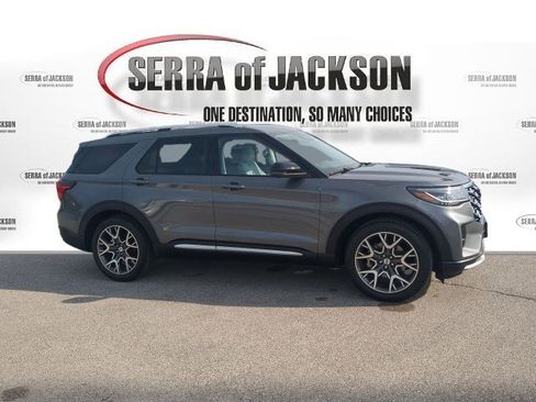 Used 2025 Ford Explorer Platinum w/ Ultimate Package image 10