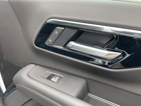 New 2026 Chevrolet Suburban High Country AWD/4WD image 32