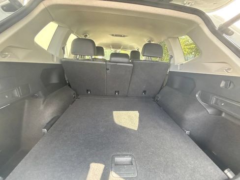 Used 2024 Volkswagen Tiguan SE AWD/4WD image 19