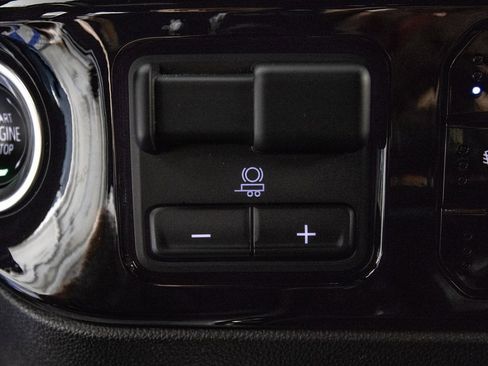 Used 2024 Chevrolet Silverado 1500 ZR2 w/ Technology Package image 25