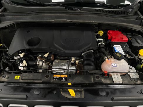 Used 2019 Jeep Renegade Trailhawk AWD/4WD image 11