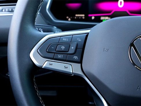 Used 2023 Volkswagen Tiguan SE R-Line image 14