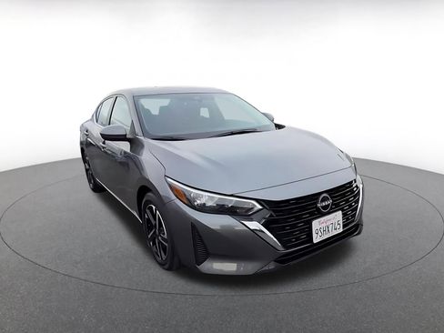 Used 2025 Nissan Sentra SV image 3