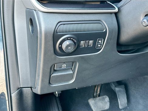 Used 2023 Jeep Wagoneer 4WD image 10