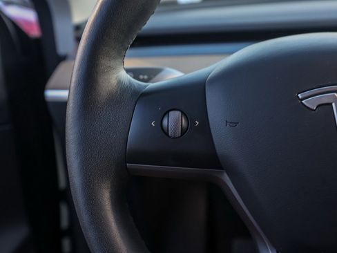 Used 2022 Tesla Model Y Long Range image 26