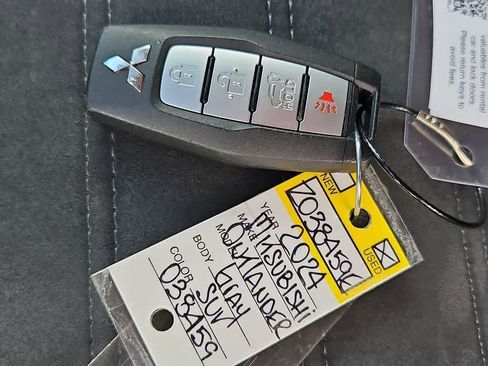 Used 2024 Mitsubishi Outlander SE image 35