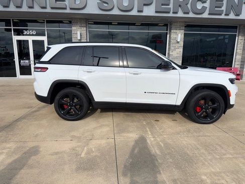 Used 2023 Jeep Grand Cherokee Limited w/ Black Appearance Package AWD/4WD image 1