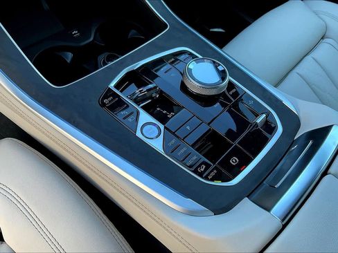 New 2026 BMW X5 xDrive50e image 7