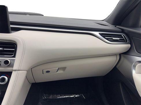 Used 2025 Genesis G70 2.5T image 58