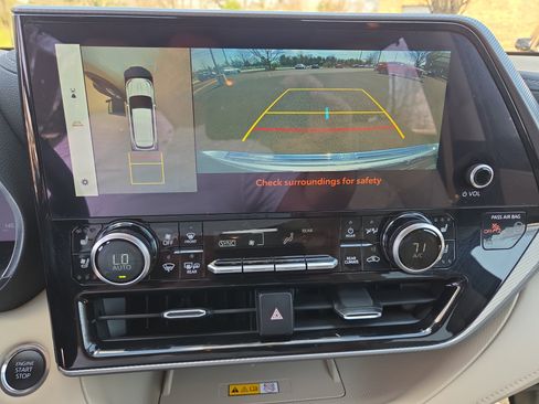 Used 2024 Toyota Highlander Platinum image 31