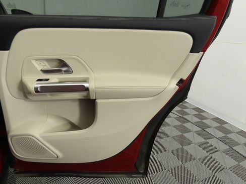 Certified 2022 Mercedes-Benz GLB 250 4MATIC image 27