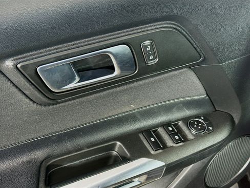 Used 2020 Ford Mustang Convertible image 24