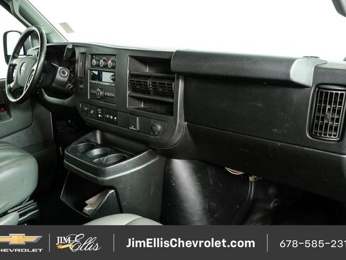 Used 2017 GMC Savana 2500 RWD image 18
