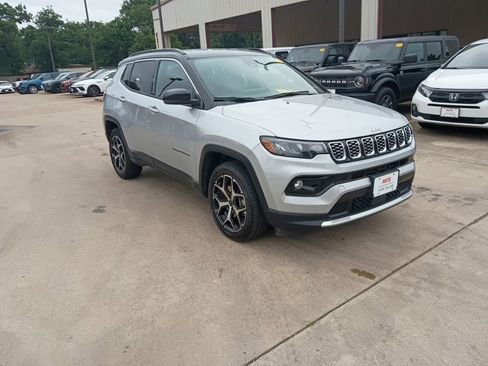 Used 2025 Jeep Compass Limited AWD/4WD image 6