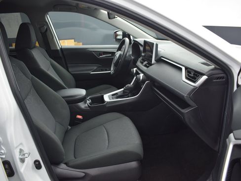 Used 2024 Toyota RAV4 XLE AWD/4WD image 10