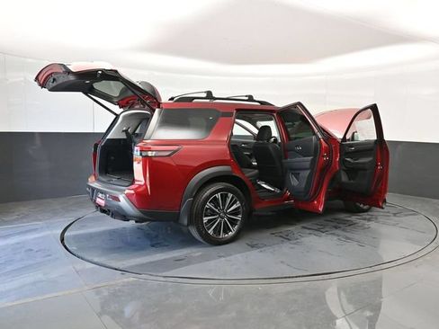 Used 2026 Nissan Pathfinder Platinum FWD image 68