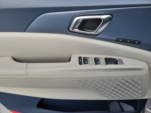 New 2026 Kia Carnival EX FWD image 12