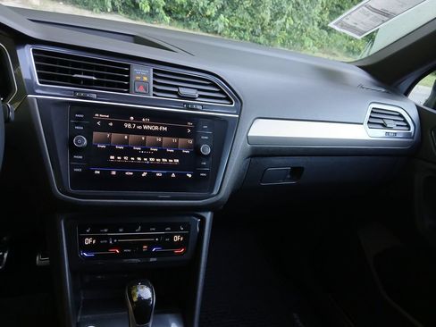 Used 2024 Volkswagen Tiguan SE R-Line AWD/4WD image 18