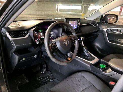 Used 2020 Toyota RAV4 XLE w/ Convenience Package image 21