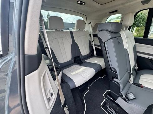 Used 2024 BMW X7 M60i w/ Executive Package AWD/4WD image 12