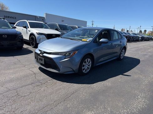 Used 2021 Toyota Corolla LE FWD image 3