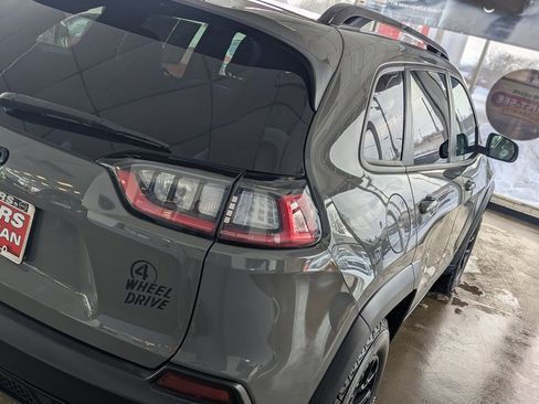 Used 2022 Jeep Cherokee Latitude w/ Sun & Sound Group image 6