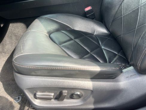 Used 2018 Toyota Camry XLE image 15