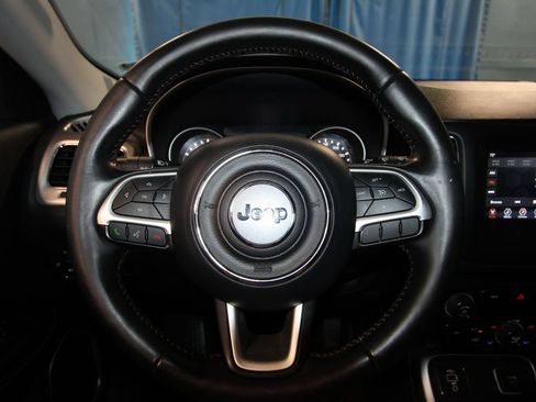 Used 2019 Jeep Compass Latitude FWD image 11