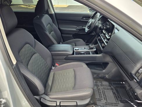 Used 2025 Nissan Pathfinder SV AWD/4WD image 7