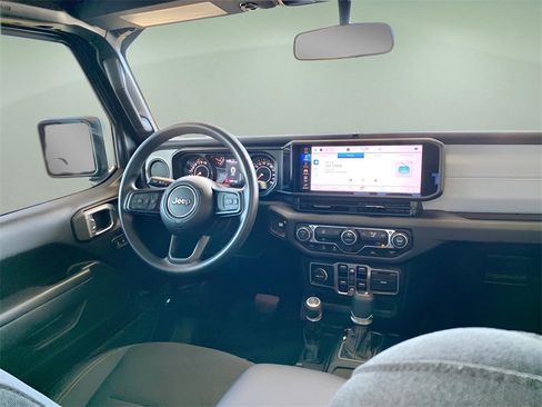 Used 2025 Jeep Gladiator Nighthawk image 24