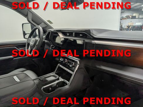 Used 2025 GMC Sierra 3500 Denali image 8