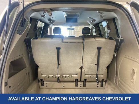 Used 2013 Chrysler Town & Country Touring FWD image 34