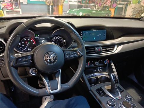 Used 2023 Alfa Romeo Stelvio Ti AWD/4WD image 5