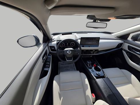 Used 2025 Nissan Rogue SL w/ Tech Package image 15