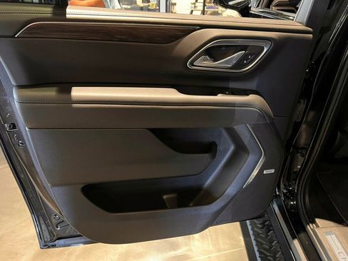 Used 2024 Chevrolet Suburban Z71 w/ Luxury Package image 23