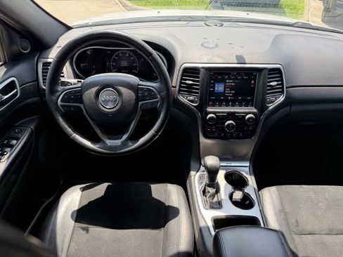 Used 2018 Jeep Grand Cherokee Altitude RWD image 14