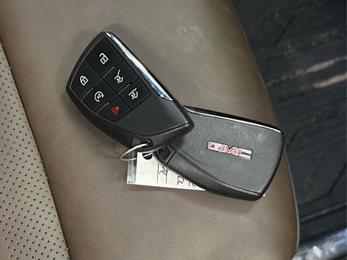 Used 2026 GMC Yukon Denali Ultimate AWD/4WD image 44