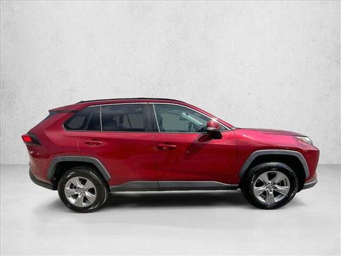 Used 2022 Toyota RAV4 XLE w/ Convenience Package FWD image 5