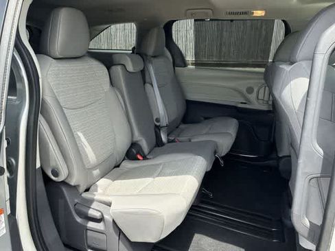 Used 2021 Toyota Sienna LE w/ LE Plus Package FWD image 22
