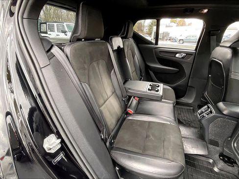 Used 2021 Volvo XC40 T5 R-Design w/ Advanced Package image 20