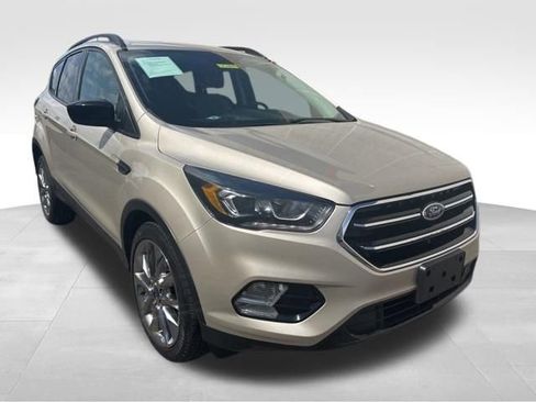 Used 2017 Ford Escape SE w/ SE Sport Appearance Package FWD image 1