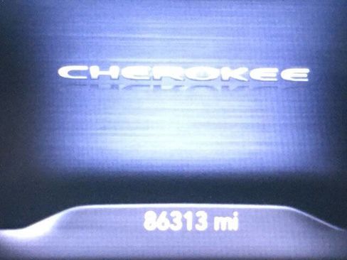 Used 2023 Jeep Cherokee Altitude Lux image 18