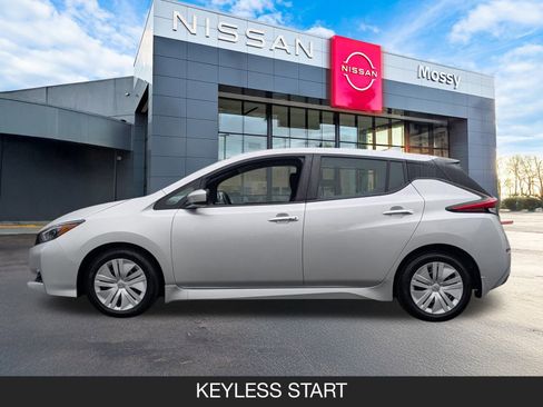 Used 2023 Nissan Leaf S image 5