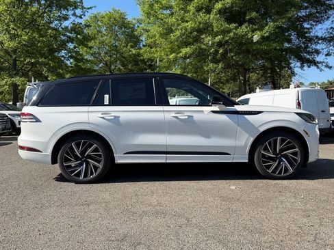 New 2026 Lincoln Aviator Black Label w/ Black Label Special Edition AWD/4WD image 2