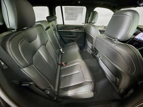 New 2025 Jeep Grand Cherokee Limited image 28