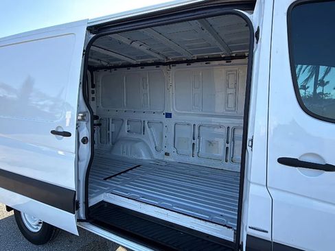 Used 2015 Mercedes-Benz Sprinter 2500 image 11