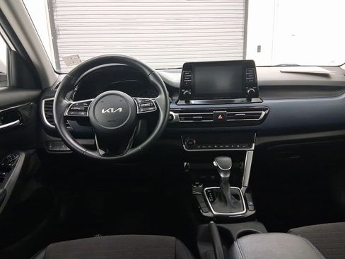 Used 2023 Kia Seltos S image 4