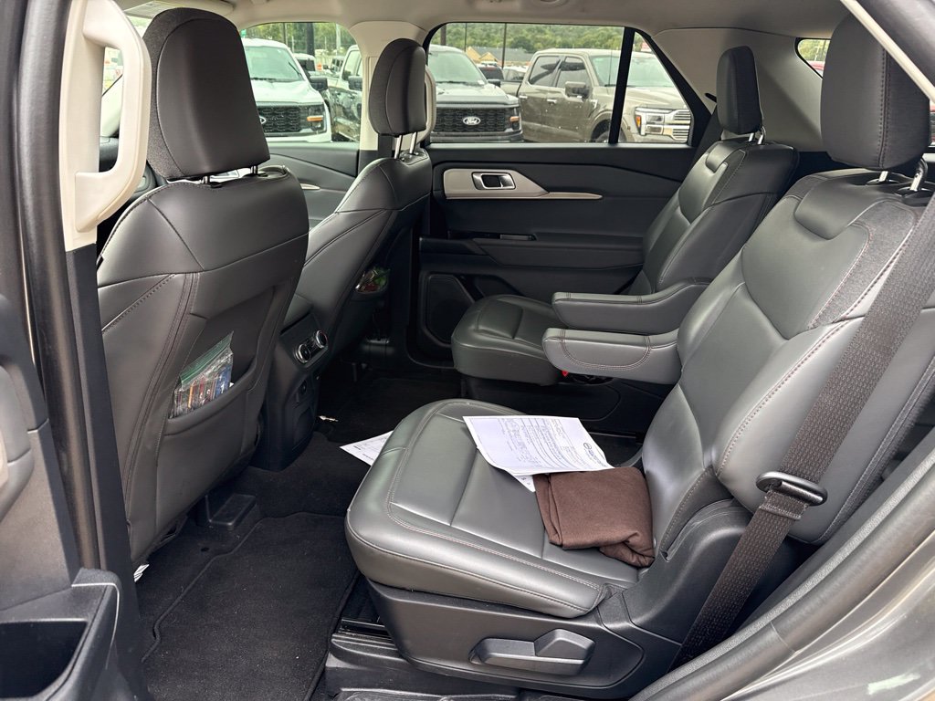 Used 2025 Ford Explorer Active w/ Active Comfort Package AWD/4WD image 13