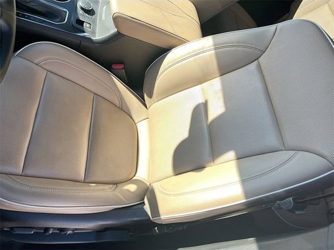 Used 2023 Chevrolet Traverse Premier image 20